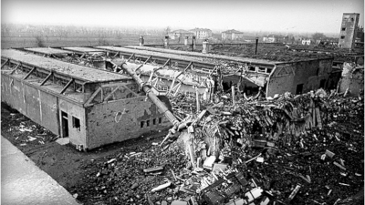 Руины завода после бомбардировки