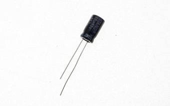 ECR220M63B, Конденсатор электролитический (22мкФ 63В 20% 85гр 6,3х11мм)